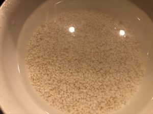 浸水中のお米の写真